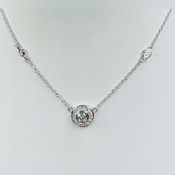 Elegant Sterling Silver Necklace with Crystal Pendant - Picture 1 of 2